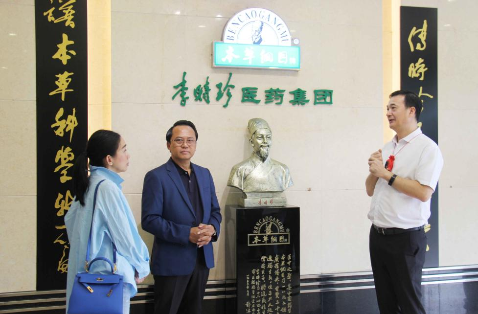 柬埔寨卫生部到访J9医药集团并签署战略协议